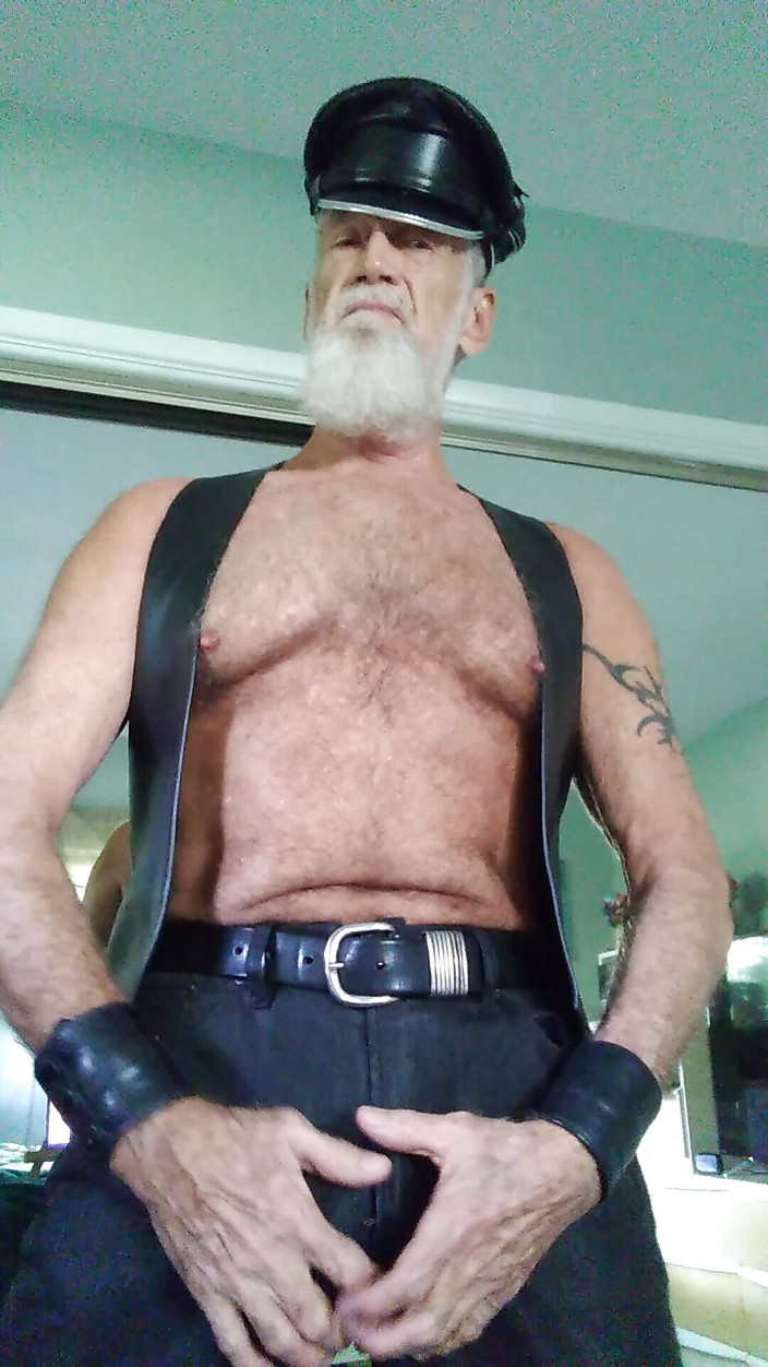 Mr hairy gardener: Leder und Spitze, Teil eins - leder