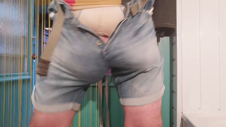 Monster_Meat_: Freeballing in my jeans short