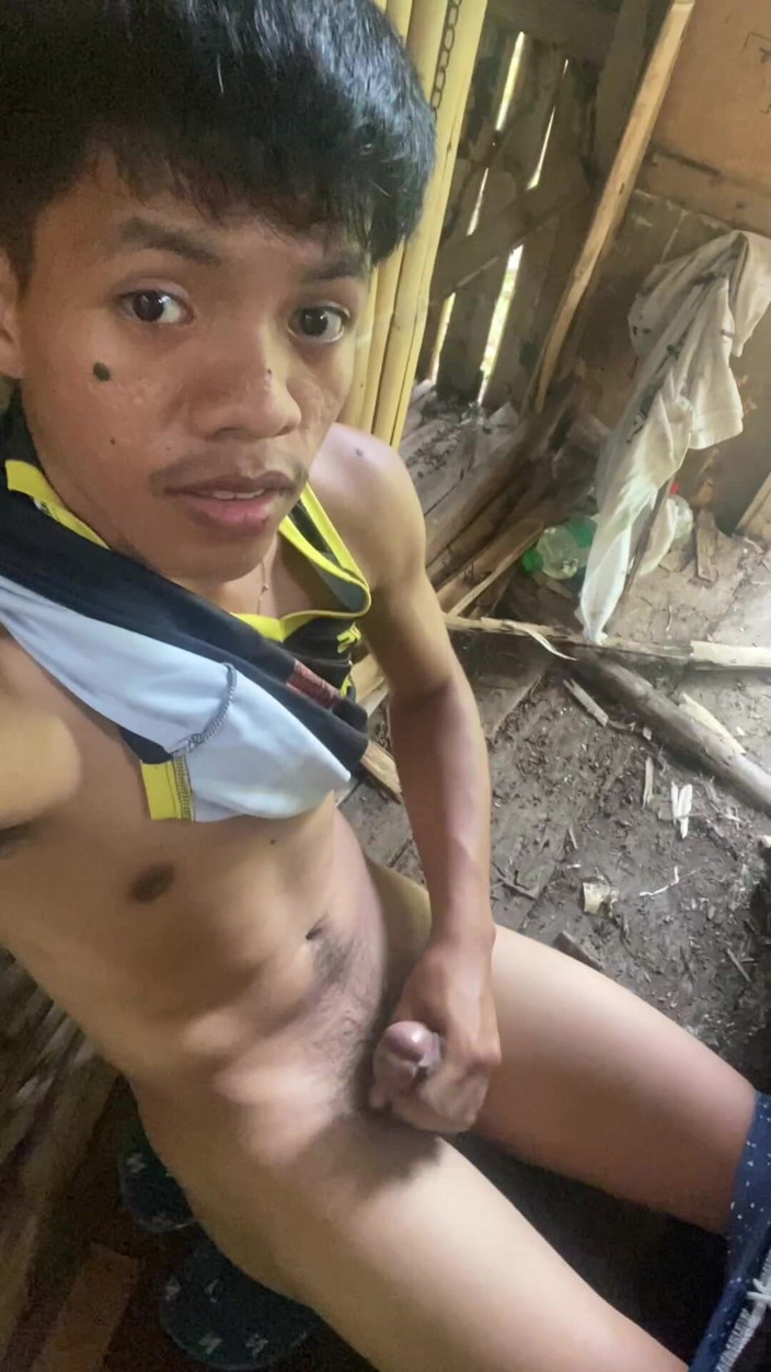 Jameson Official: Outdoor Pinoy Twink Hook up- Wanking, Deep Blowjob &amp; Mouth Cumshot