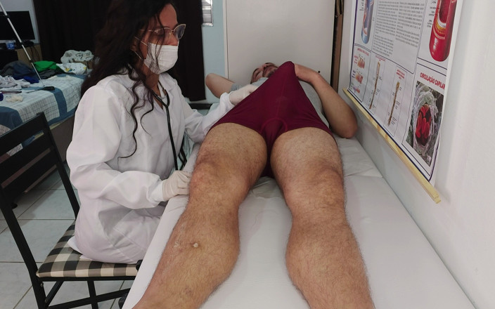 Jennyferpimenta: Patient Soumis À Un Examen Médical Par Une Infirmière