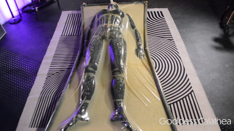Goddess Calathea: Gummipuppe vac bett, kompletter film