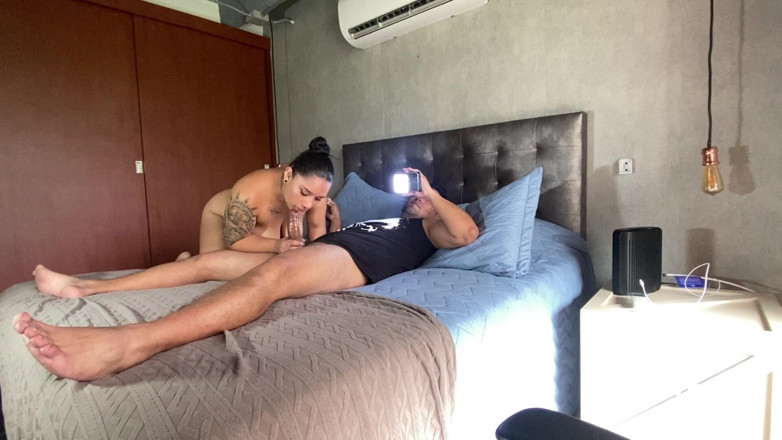 Deep bro: 大屁股微胖拉丁女郎深深地吮吸骑乘大量精液吞精