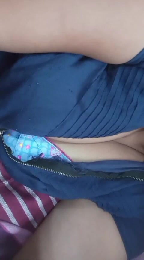 Anne White: Cewek sri lanka ini lagi asik muasin memek beceknya pakai...