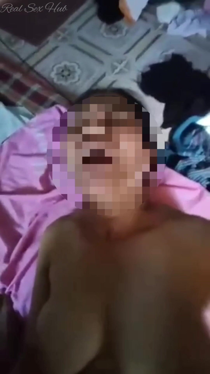Real sex hub: Індійська зрадлива покоївка займається сексом з власником у його спальні