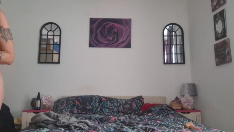 Natasha Love: A casa da sola ed arrapata