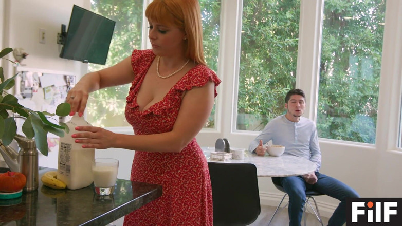 FILF - Father I'd Like To Fuck: Kızıl saçlı üvey annem Penny Pax'a hak ettiği dölü veriyorum