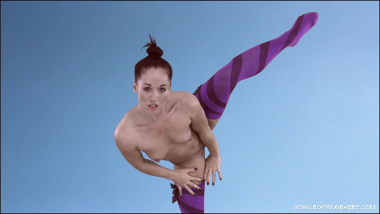 Bopping babes: Kiki Devine - gladde naakten