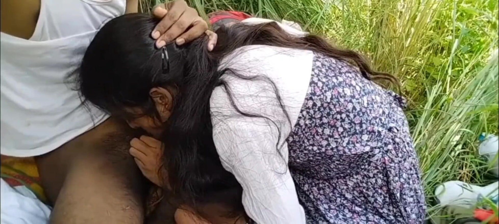 Sexydimple: La ragazza indiana del villaggio desi è stata portata nella giungla...