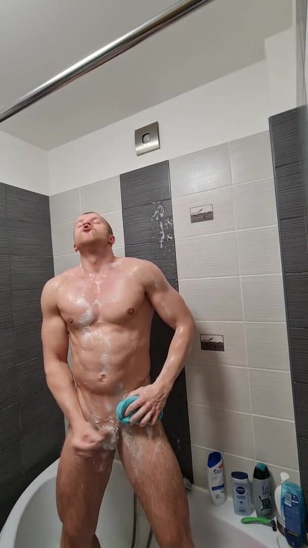 Martin Hard: Muscular guy with big dick showering, jerking off and eating...