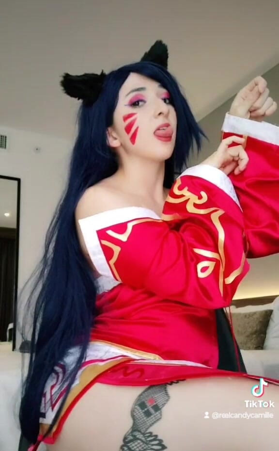 Candy Camille: Con có thể liếm bố không?