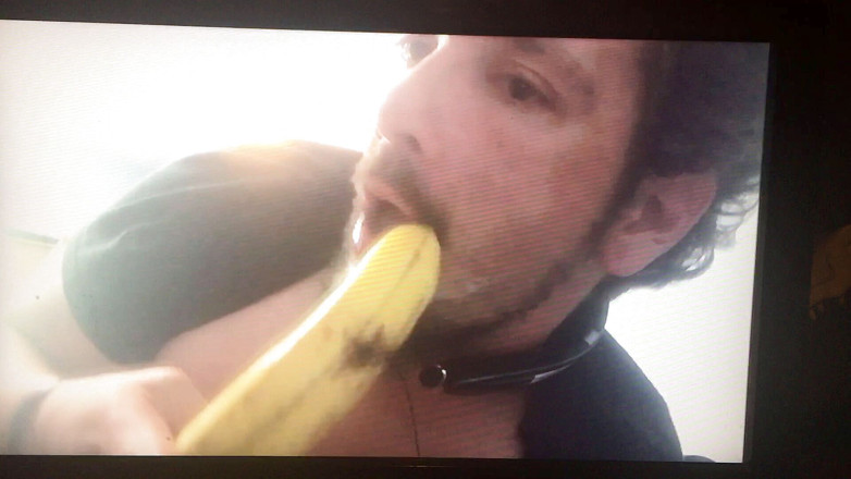 King Of Crossdress: Oral în gât cu Bannana Baby
