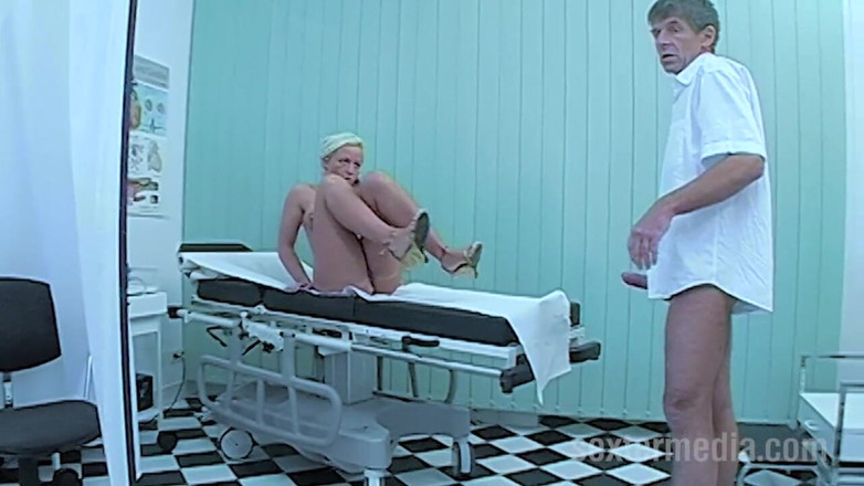 Klink by sextermedia: Gangbang con il dr. Sporco