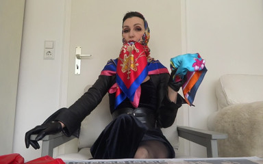 Lady Victoria Valente: Scarf Queen: Cum på min satin halsduk och slicka den...
