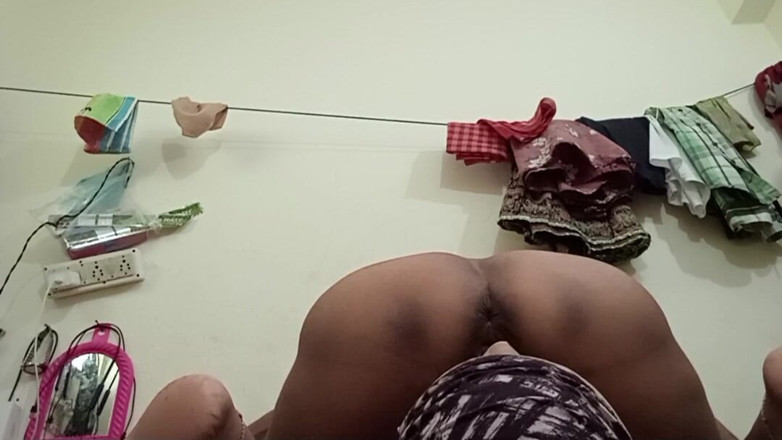 Real Couple 203: Soție cu fund mare și suculent stând pe fața soțului ei