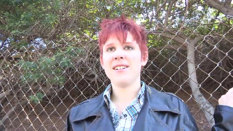 American Idol X: Une lesbienne dominatrice joue avec un ami