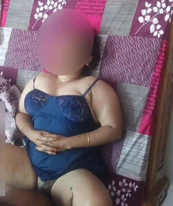Black & white desicat: Het desi boudi stora saftiga bröst studsande grov creampie sex