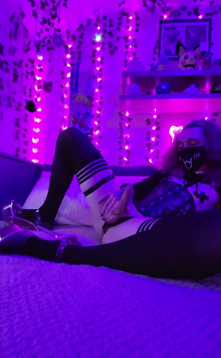 SashaSuxxx: 곱슬머리 펨보이 Pp 가지고 노는