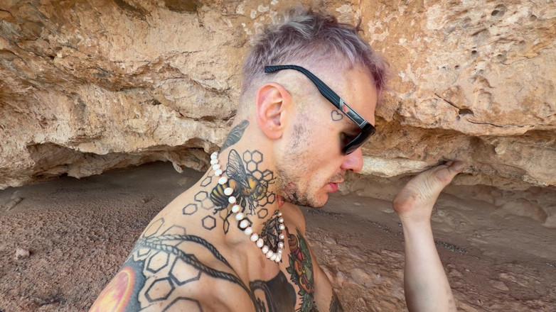 EroticOnlyClips: Pisse en plein air, sodomie trempée et doigtage de chatte,...