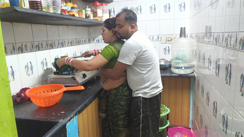 Sona bhabhi: Bihari În sari fierbinte Wali Bhabhi se fute cu indianul ei...