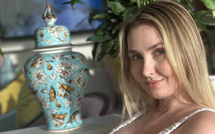 Alina Rai: 美しい継母とのトイレでの予期せぬファック