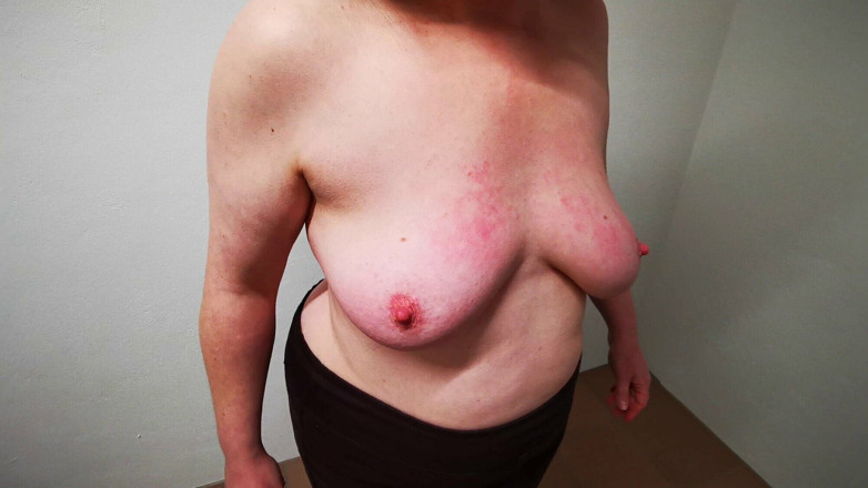 Bouncy Tits Action: Sessão ao vivo com tapa nos peitos na webcam