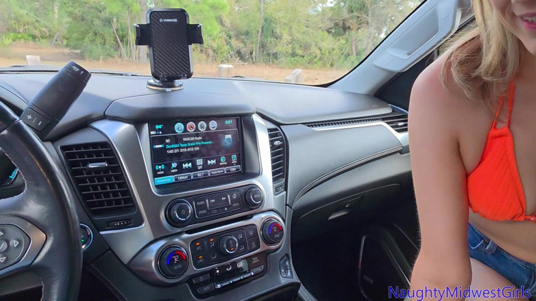 NaughtyMidwestGirls: Daisy Moon - zuigt oude pik in de auto