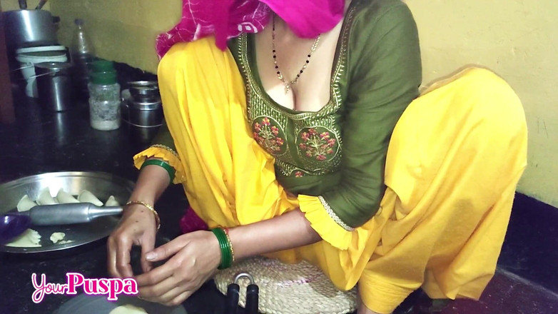 Your Puspa: Ma femme de ménage desi reste chez moi pour travailler...