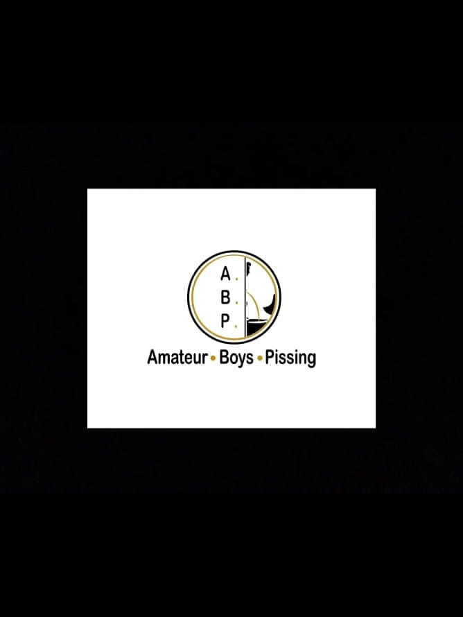 AmateurMates: Amatérský chlapec přistižen při čůrání v lese