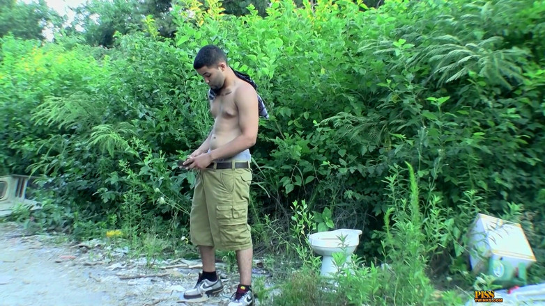 Piss Twinks: Ragazzi che piscino su pista sporca