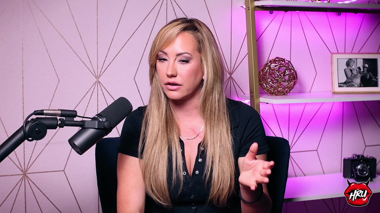 Holly Randall Productions: Brett rossi: vaapsi, araajakta, aur chaarli shin ke saath vaastav...