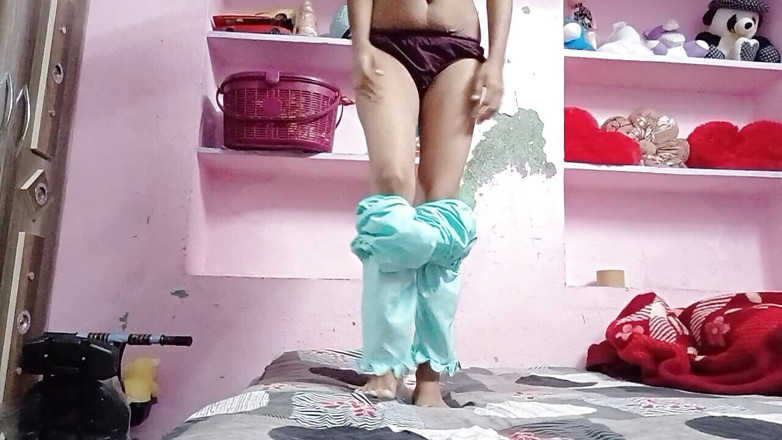 Couplemastiii: Leche en la cara de india bhabhi en mi habitación...