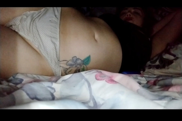 Freakshowsuckerr: Linda chica masturbándose