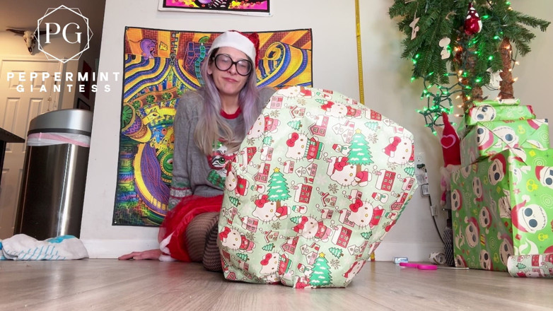 Peppermint Giantess: Geschenk eingewickelt, Größe 16 Füße für Weihnachten, wickelt meine zehen ein,...