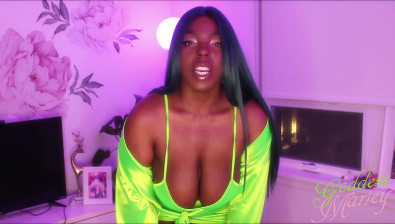 Goddess Marley: Green me enciende