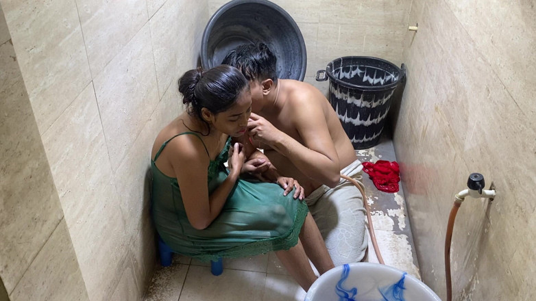 18 year old Indian: Lelaki matang India berkongkek dengan awek kolej desi 18 tahun