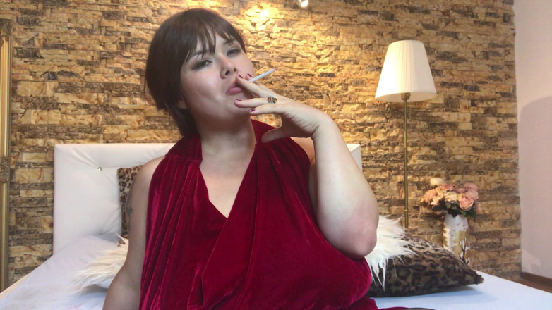 Roxanne Miller: Курю голышом для твоего фетиша