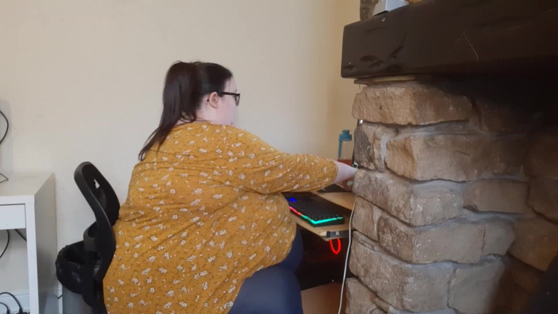 SSBBWLadyBrads: La plus grosse fille au travail - luttes