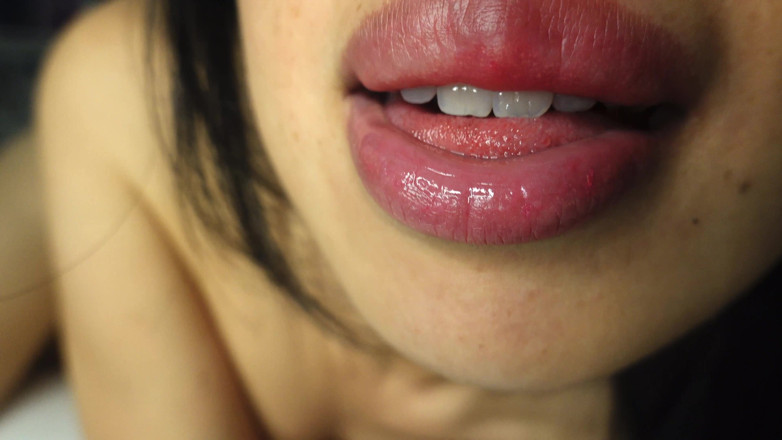 Asmr_mouth: Bana sikişin ne olduğunu öğret
