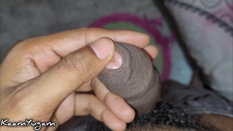 KaamYugam: Un Indien mature branle sa bite