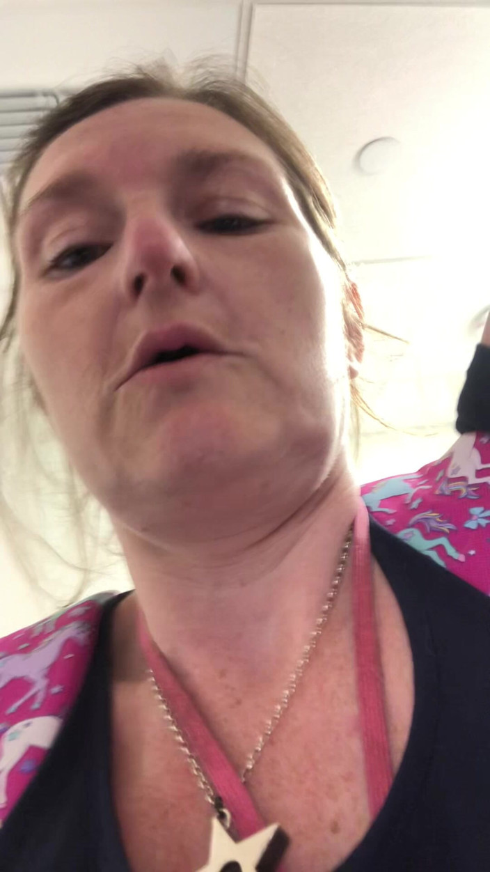 MistressWriggler: Me atascó un sexy vestido de lentejuelas mientras se probó...