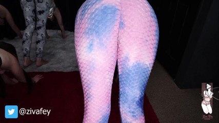 Ziva Fey: Ziva Fey lezione di yoga Wedgie Brawl con Larz skye...