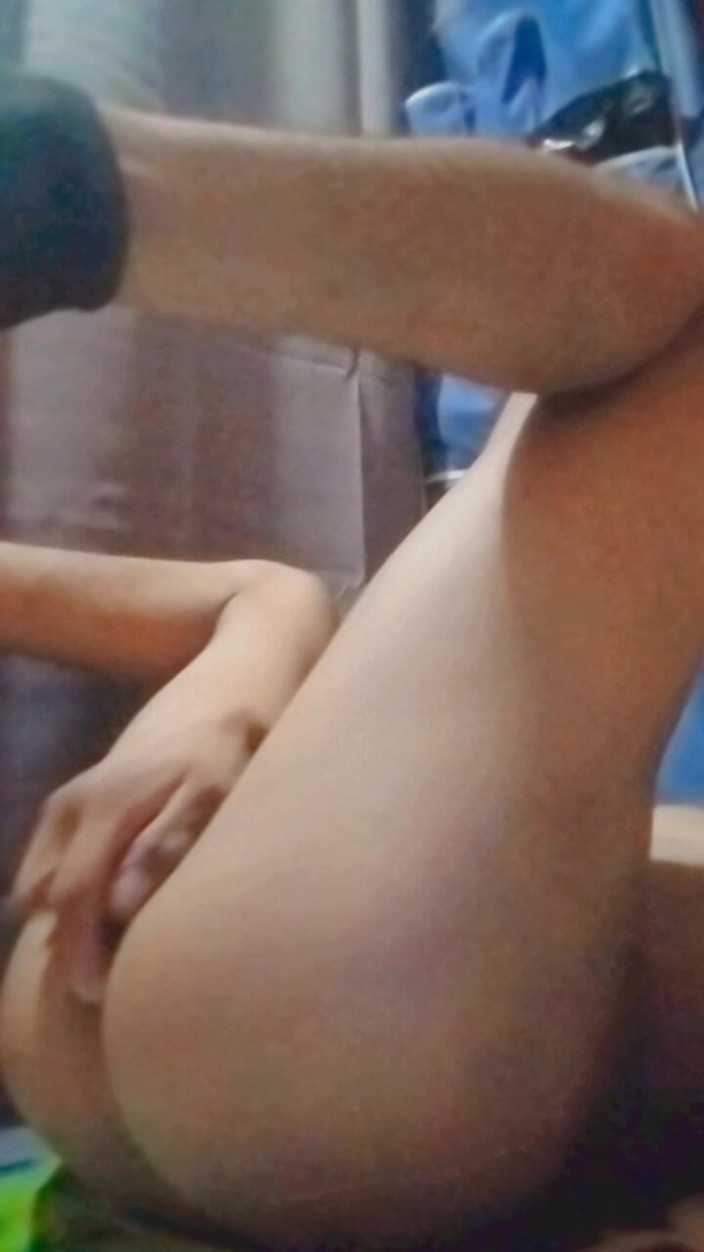 Tavito12s: I show my virgin young boy's ass lampi