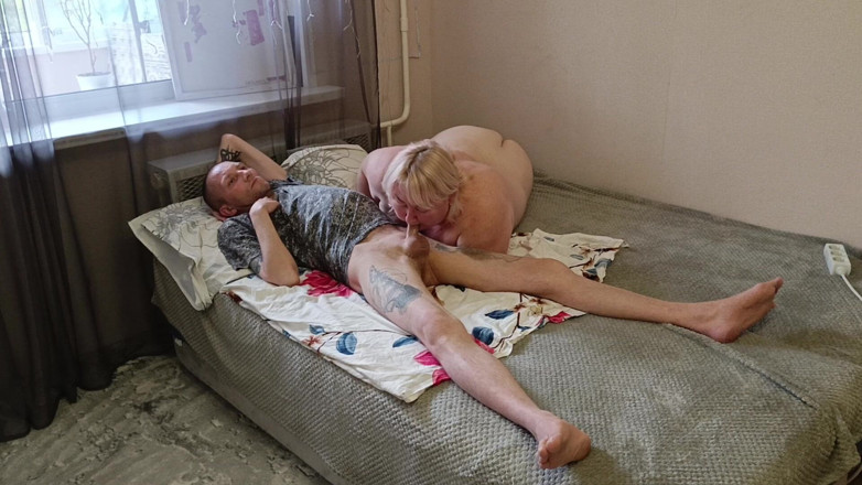 Zona901: Vriendin slikt lul diep en slikt dik sperma