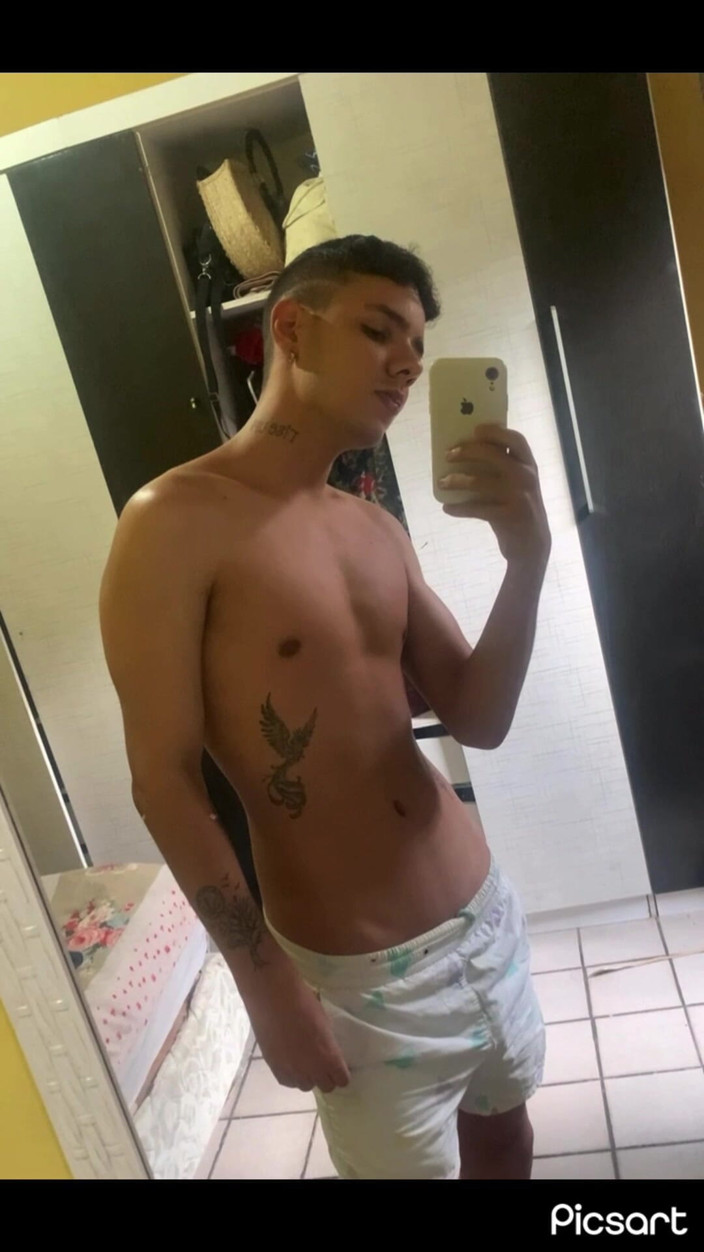 BrazilianTwinkOnFire: Brasilianisches model mit fettem arsch filmt sich selbst