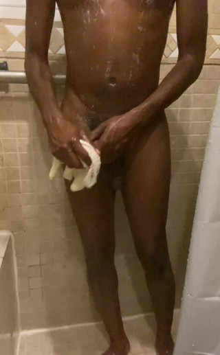MerlinMystique: L'heure de la douche, n'oubliez pas de laver votre bite,...
