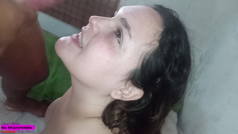 Cuckold Couple Swing: 나는 그의 자지 정액을 얼굴 독점으로 미쳐갔어. 마스크 없이 완전히 독점