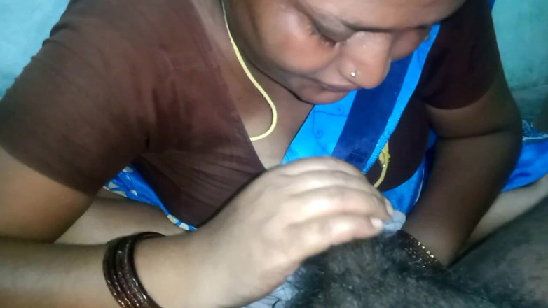 Priyanka314: Ibu rumah tangga india lagi asik nyepong kontol