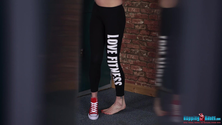 Bopping babes: Leah - Szatnia pod spodem - JOI