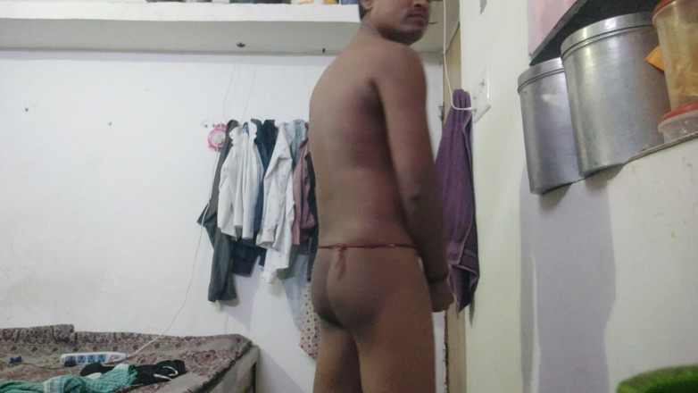 Sexy Style: tel se sani land dikha rahi hai