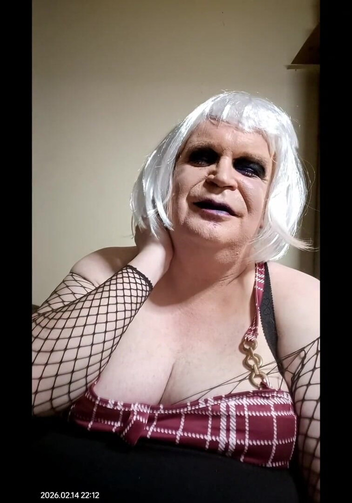 Stephanie-Nicole-TV: Děvka BBW TV zkoumá, co může být nutné ji podmát (číst...